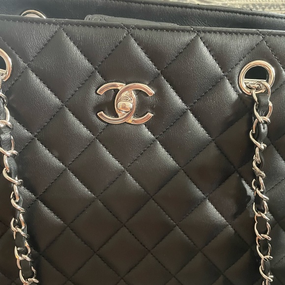 CHANEL Classic Shopper Tote! Excellent Condition! - Picture 6 of 11